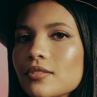 Nikki Rodriguez Desnuda