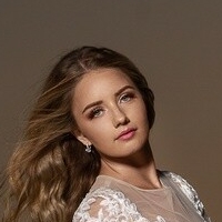 Nikola Dolezelova Desnuda