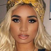 Pia Mia Desnuda