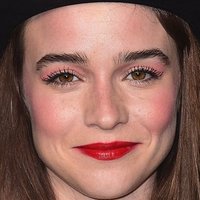 Renee Felice Smith Desnuda