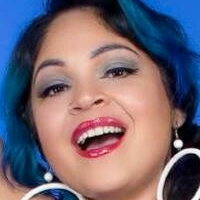 Risa Risque Desnuda
