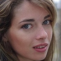 Sarah Barzyk Desnuda