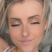 Stefanie Sutton Desnuda