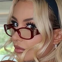 Tana Mongeau Desnuda