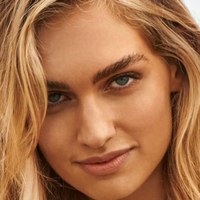 Taylor Sharpe Desnuda