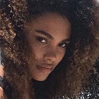 Tina Kunakey Di Vita Desnuda