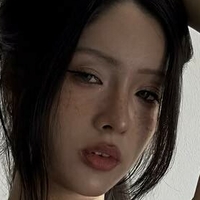 Truc Anh Desnuda
