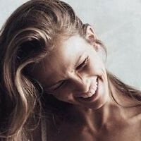 Who's this? Desnuda